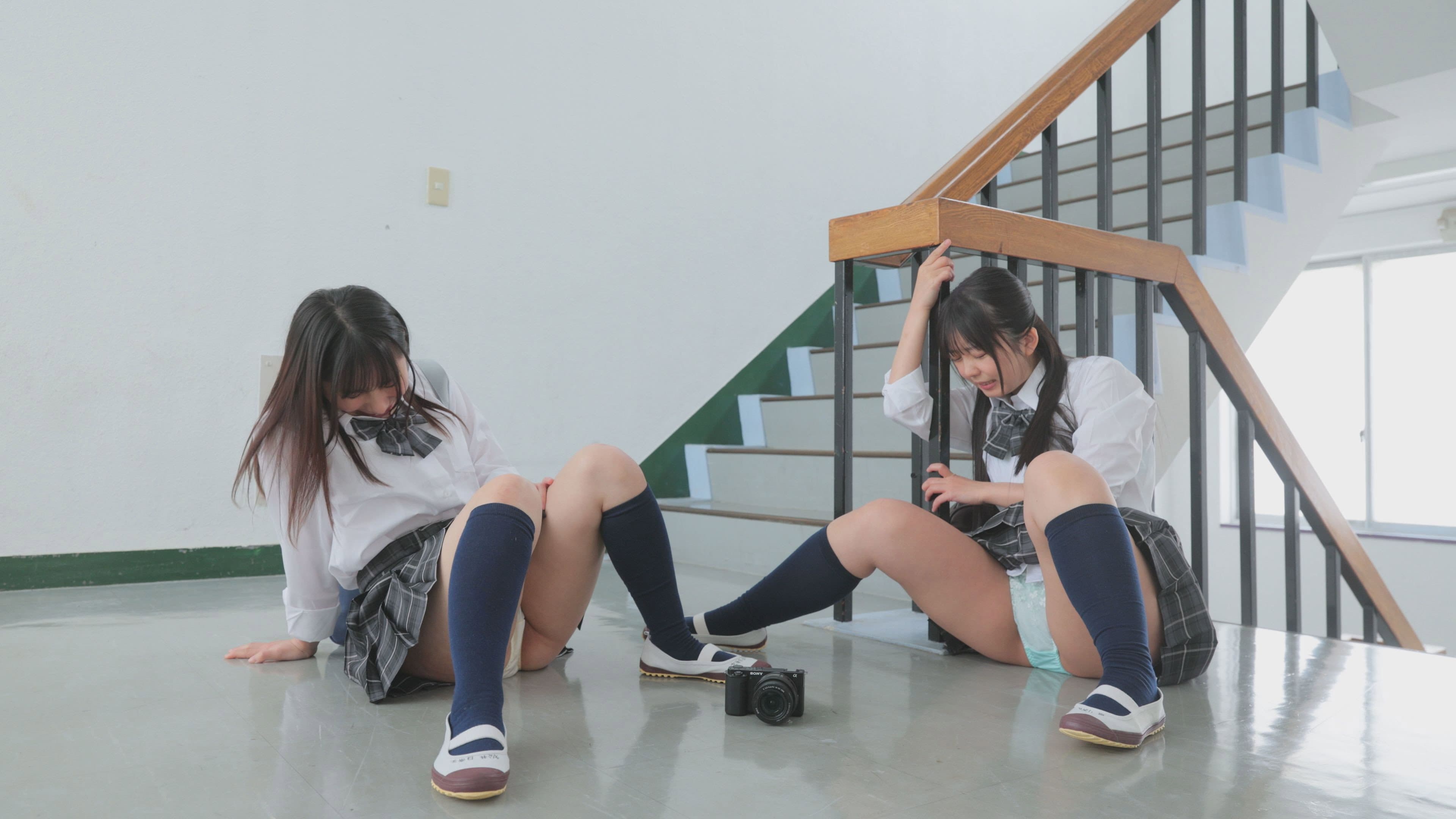 クラスで一番美人なマドンナのパンチラが撮れちゃった！？パンツ写真をオカズにマンズリしていたらバレちゃったけど相互オナニーで好きが溢れて校内レズに発展した