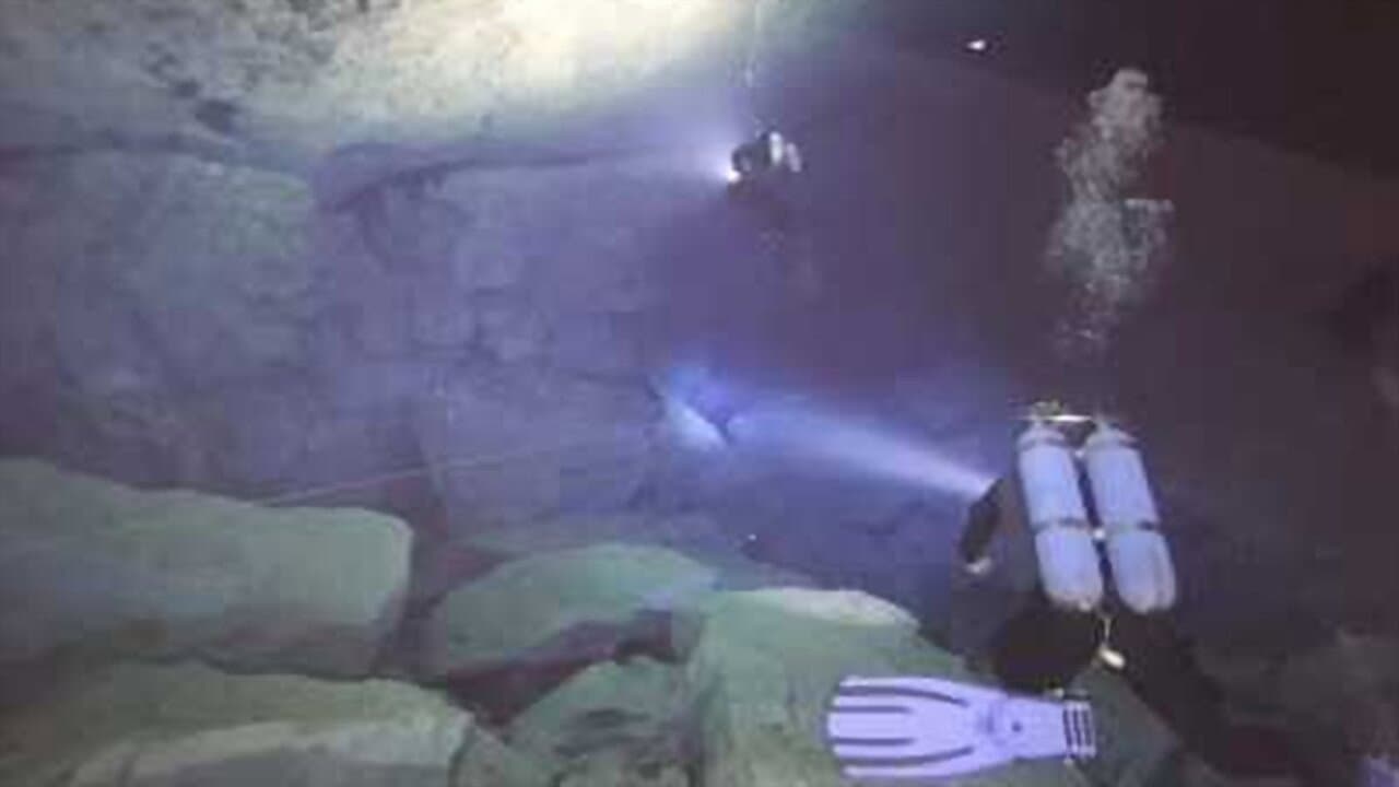 Gruta do Lago Azul
