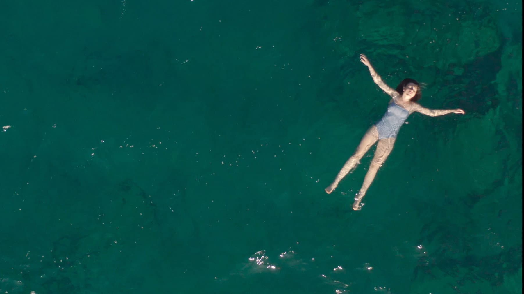 Une femme à la mer