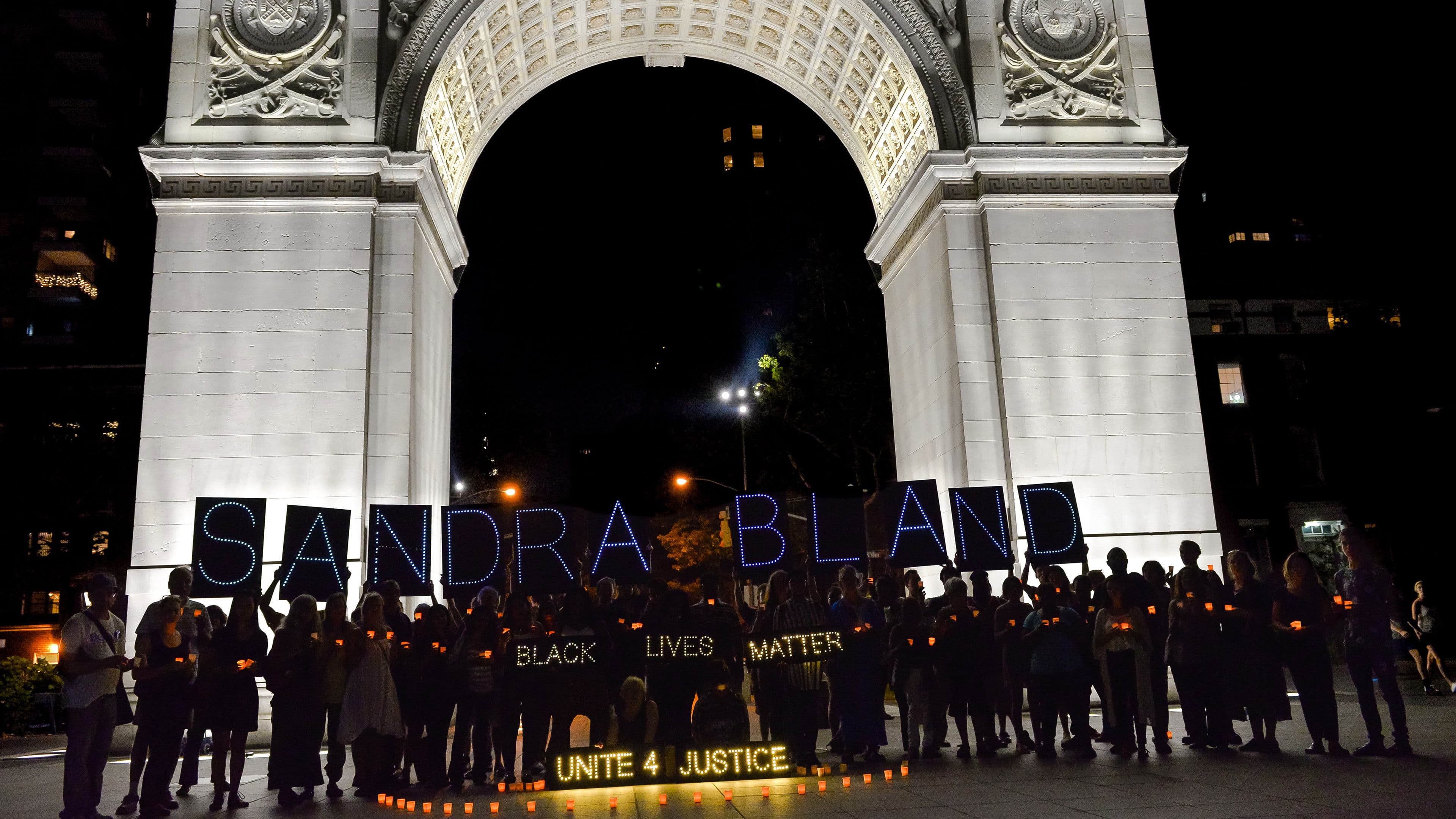 Di Su Nombre: La Vida Y Muerte De Sandra Bland