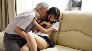 「義父の目的は私です…」ストーカーが母の再婚相手に…もう逃げられないと悟った‘ゆい’は恐怖から義父を受け入れ何度も中出しセックスされて… — foto 2