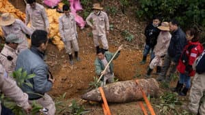 Đại Bác Nghe Quen Như Câu Dạo Buồn — foto 1