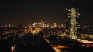 Moneyland - Die dunklen Geschäfte der Finanzindustrie — foto 1
