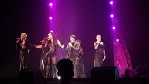 เบิร์ด ธงไชย คอนเสิร์ต ขนนกกับดอกไม้ #3/2558 The Original Returns — foto 1