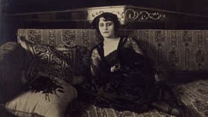 У камина — foto 1