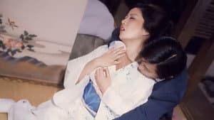 団地妻　雨やどりの情事 — foto 2