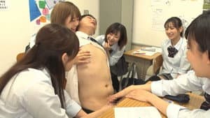 99.4％が女子！の学校に入学したらクラスメイトは女子ばかりでモテまくり！休み時間、授業中関係なく誘惑されまくりでヤラレまくり！楽しいやら… — foto 3
