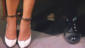 足にさわった女 — foto 9