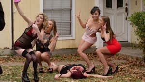 Girls Guns and Blood — foto 1