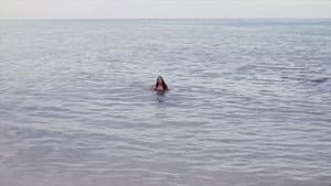 Hot Beach Babe Aims to Please — foto 3
