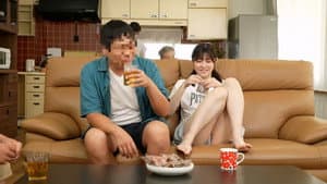 帰省中に居間でも風呂でもず～っと乳首をいじられ続け我慢できずに中出ししてしまった — foto 1