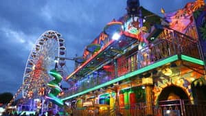 Parc Astérix, fêtes foraines : La guerre des loisirs à sensation — foto 1