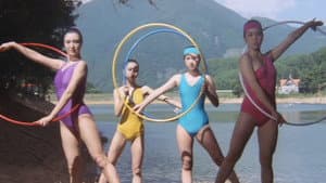 女体育教師　跳んで開いて — foto 1