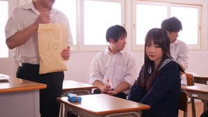 大嫌いな担任教師に卒業までの一年間、変態セックスを仕込まれたセーラー少女 吉岡ひより — foto 1