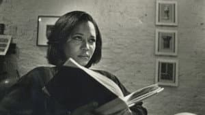 She Must Be Seeing Things — foto 3
