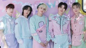 TOMORROW X TOGETHER 2022 SEASON'S GREETINGS — foto 1
