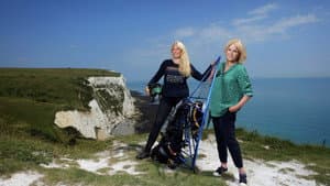Joanna Lumley and the Human Swan — foto 7