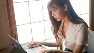 ADN-262 テレワーク不倫 同僚に寝取られた若妻｡ 明里つむぎ — foto 2