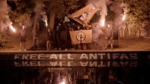 Antifa - Schulter an Schulter, wo der Staat versagte — foto 1