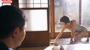 ど田舎の夏はヤルことがなくて隣の美人奥さんの誘惑に乗っかり毎日じっとり汗だく交尾 — foto 4