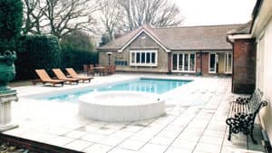 Barrymore: The Body in the Pool — foto 1