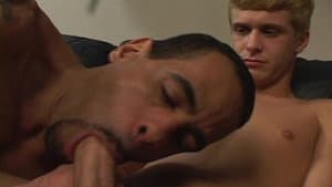 Dads Doin' Young Tight Assholes — foto 1