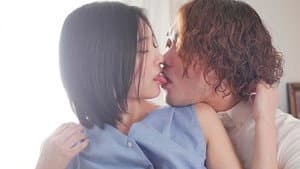 イイ女の体液にまみれる性交汗・涎・愛液・潮が溢れ出し絡み合い痙攣絶頂 五十嵐なつ — foto 1