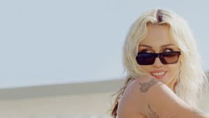 Miley Cyrus - Endless Summer Vacation (Backyard Sessions) — foto 3