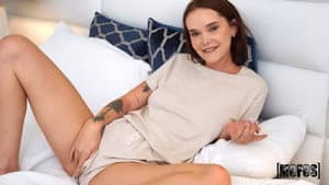 Stretching My Girlfriend's Pussy 39 — foto 4