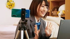 まさか！エロ配信が担任の先生にバレちゃうなんて！！ 中城葵 — foto 1