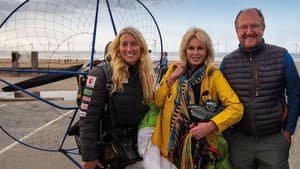 Joanna Lumley and the Human Swan — foto 3