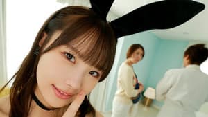 至近距離に彼女がいるのに耳元でコソコソ口説いてくるささやき誘惑中出し — foto 1