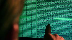 Cyber Guérilla: Hackers, pirates et guerres secrètes — foto 1