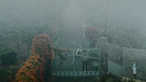 Bên Trong Vỏ Kén Vàng — foto 4