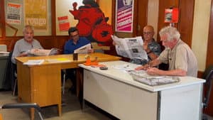 Rouge, la couleur qui annonce le journal — foto 1