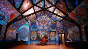 La casa de muñecas, la casa de los murales, el apartamento que cambia de forma