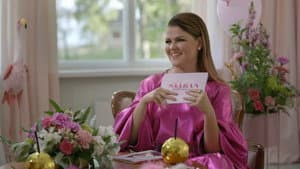 Saara Aalto pränkkää Suomea — foto 1