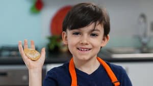 Sopaipillas Chilenas de Mateo con Pebre