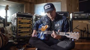 Ernie Ball: The Pursuit of Tone - Tom DeLonge — foto 1