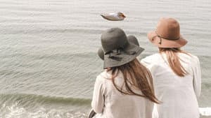 2 Girls, 1 Duck — foto 1