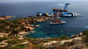 Costa Concordia Disaster: One Year On — foto 3