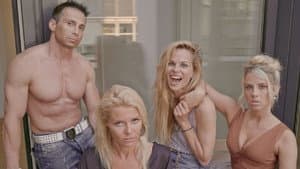 Bad Girl Avenue — foto 1