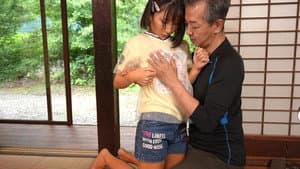 T28-629 田舎に帰省した日焼け姪っ子姉妹　工藤ララ　由良かな — foto 2