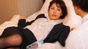 出張先相部屋NTR　絶倫の上司に一晩中何度もイカされ続けた女子社員 — foto 1