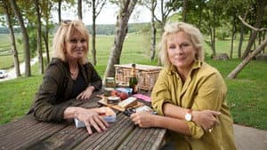 Joanna and Jennifer: Absolutely Champers — foto 1