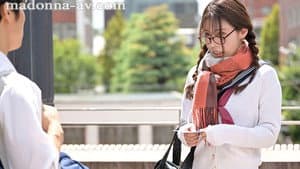 JUR-214 昔俺の事が好きだった地味な幼馴染が、色気漂う巨乳人妻に進化していたので、性欲が尽き果てるまで生ハメしまくった…。 瑶真由香 — foto 1