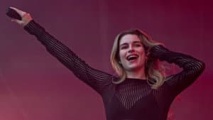 Adèle Castillon en concert aux Vieilles Charrues 2025 — foto 1