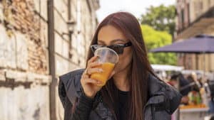 Bebiendo con Shay Mitchell — foto 4