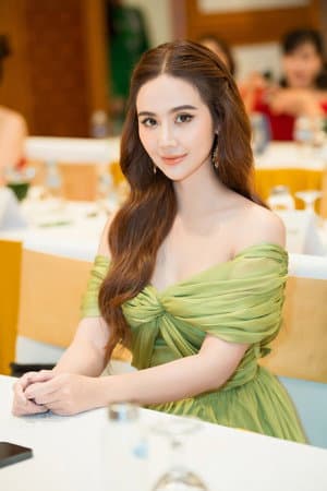 Huyền Lizzie