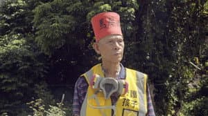 進擊的老人 — 彎了腰仍挺著走路 — foto 2